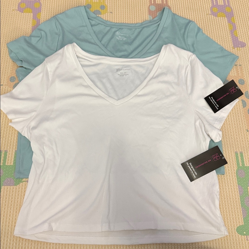 No Boundaries Women’s V-neck Rib Tee, bundle of 2, NWT